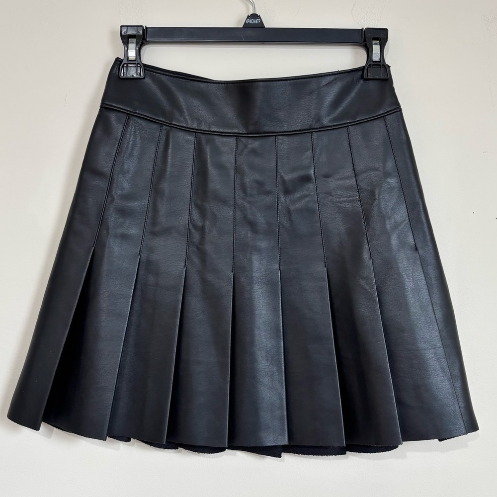 Abercrombie & Fitch vegan leather black pleated preppy mini skirt women XS / W26 - Picture 3 of 16